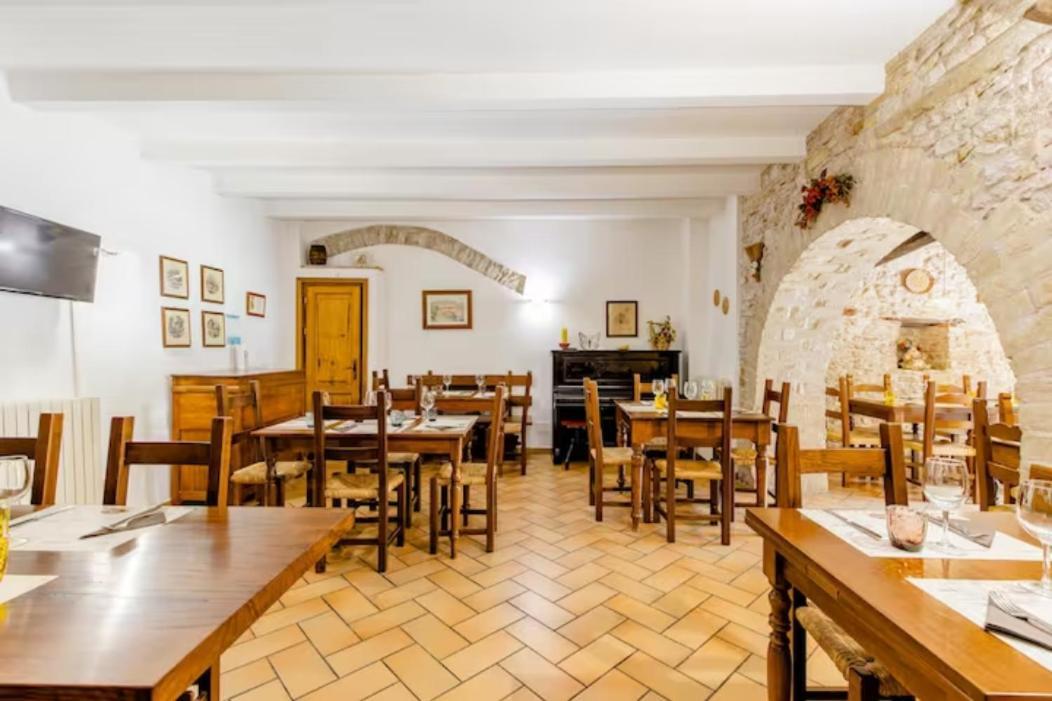 Agriturismo Il Castello Assisi Bagian luar foto