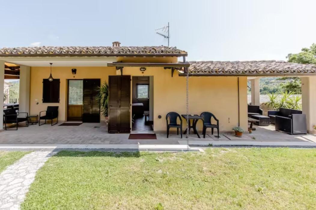 Agriturismo Il Castello Assisi Bagian luar foto
