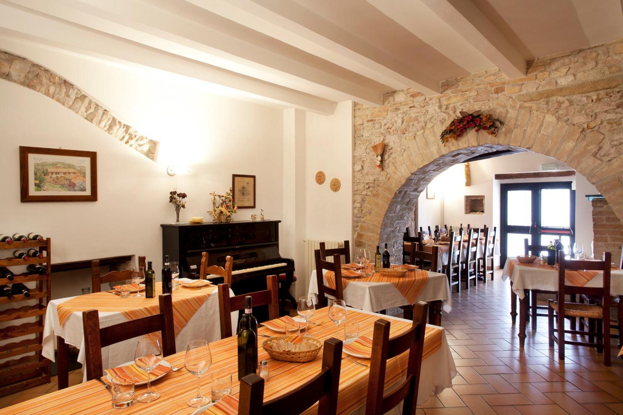 Agriturismo Il Castello Assisi Bagian luar foto