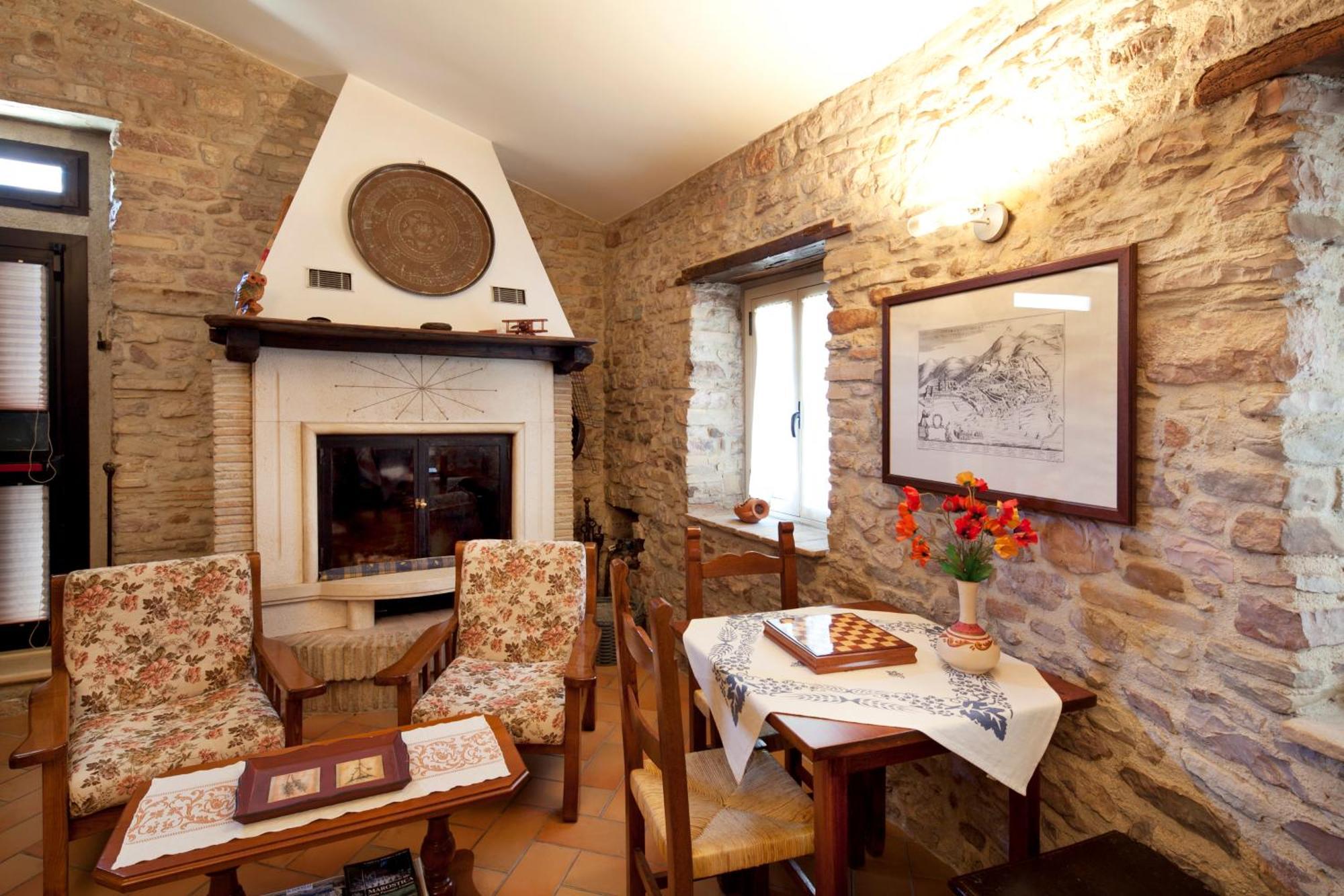 Agriturismo Il Castello Assisi Bagian luar foto