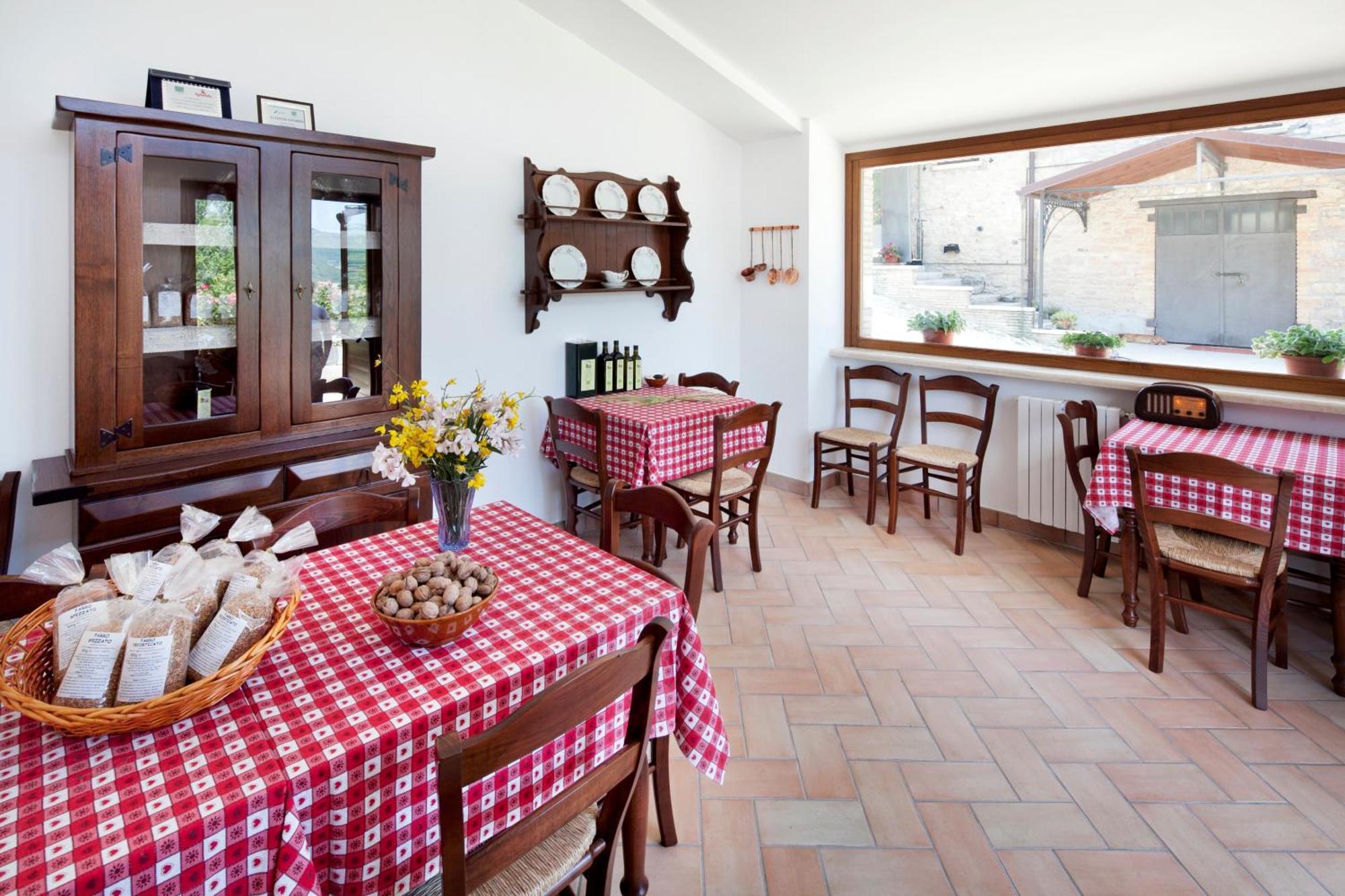 Agriturismo Il Castello Assisi Bagian luar foto